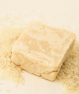 jabón exfoliante de arroz